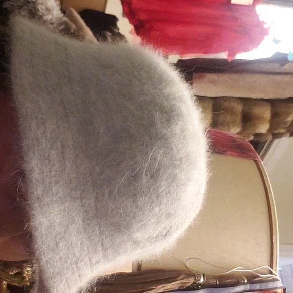 Brand-new DNY Angora fur hat - Picture 2 of 5